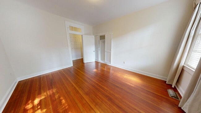 Building Photo - 345 Cloverdale Rd