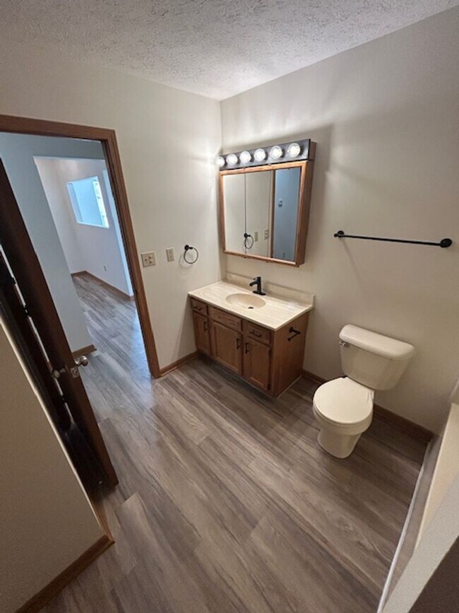 Building Photo - 2-Bedroom Ranch in Peaceful Piqua Neighbor...