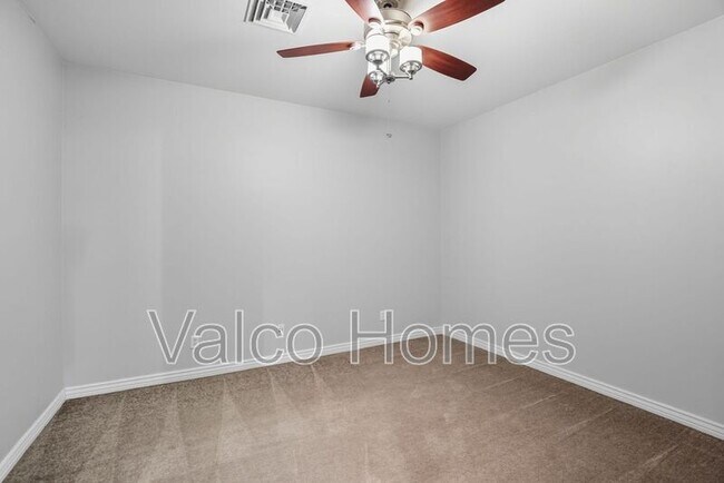 Building Photo - 6326 N 14th Pl