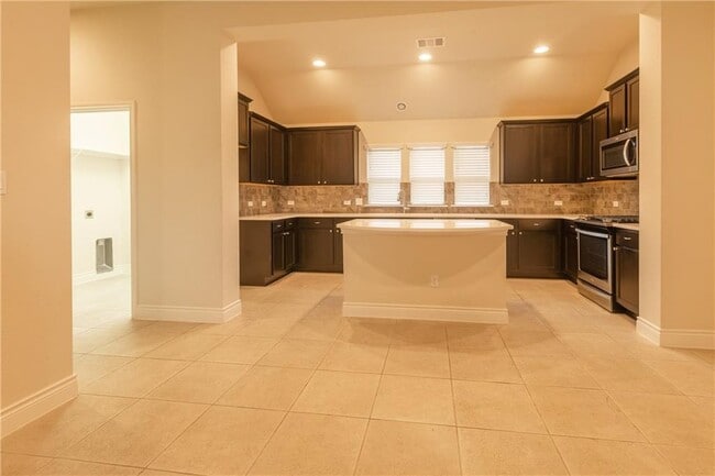 Building Photo - 124 Crooked Trail