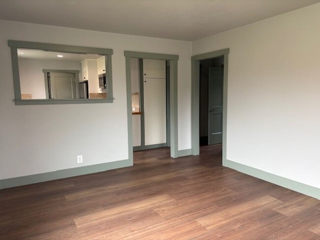 Building Photo - 2-bedroom/2-bath single family home