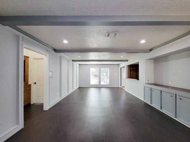 Building Photo - 17326 Ponderosa Pines Dr