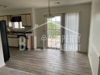 Building Photo - Beautiful 2 Bedroom Duplex with 2 Car Garage