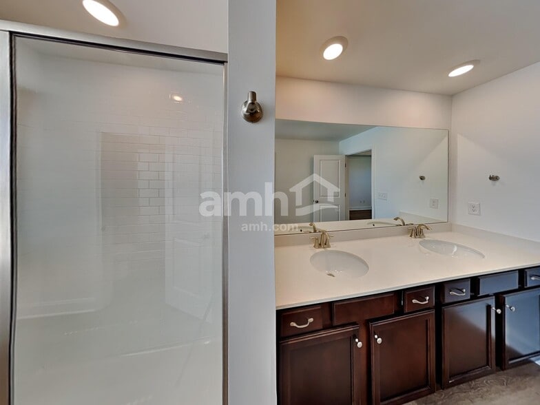 Building Photo - 5320 Trust Dr