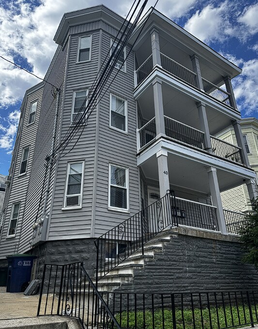 Building Photo - 40 Temple St