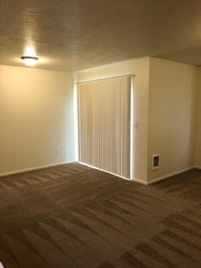 Building Photo - 2609 S Cloverleaf Loop