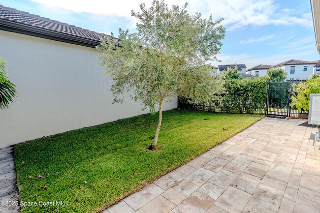 Building Photo - 2453 Rodina Dr