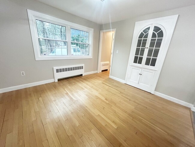Building Photo - 16 Elm St