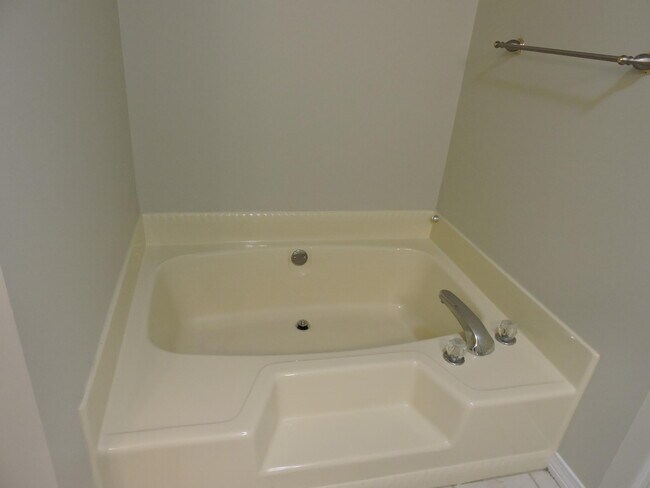 Building Photo - 2800 Wilson Ln