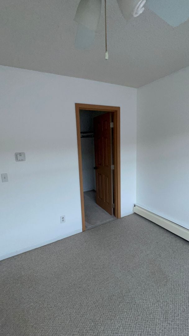 Building Photo - 3 Bedroom Apartment in Jewel Lake w/ Garage!