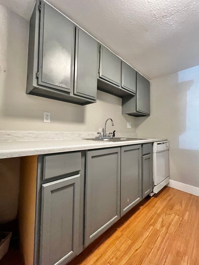 Building Photo - NShields632 (KC-LN)