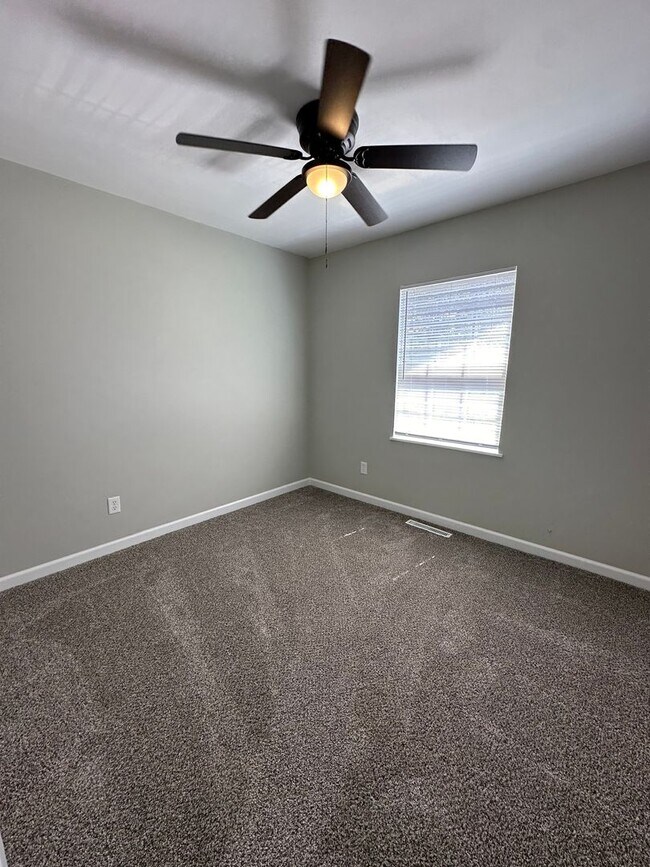 Building Photo - Four Bedroom Single Family Home