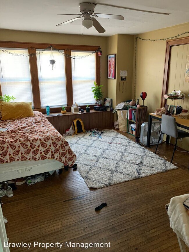 Building Photo - 5 br, 2.5 bath House - 114 E. 1st St