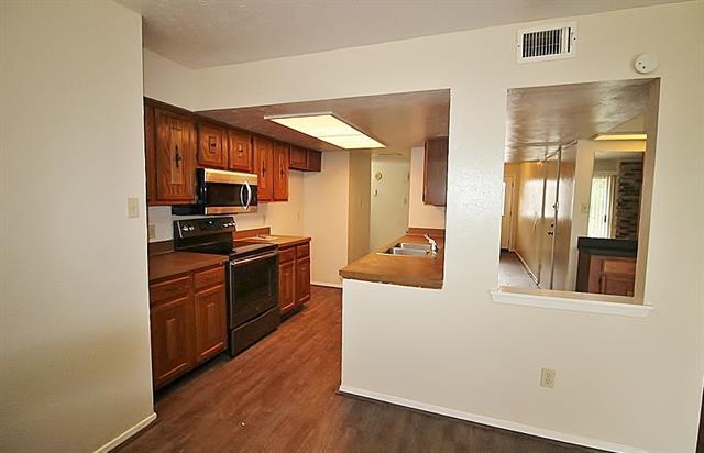 Building Photo - 3174 Christopher St