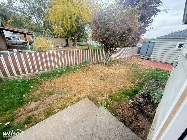 Building Photo - 1420-1420 Queen Ave