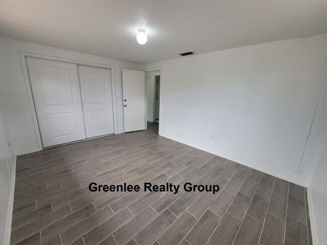 Building Photo - Updated & Spacious 3 Bedroom/2 Bath Home on a Corner Lot!