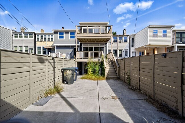 Building Photo - Available Now! 3 Bed 3.5 Bed in Brightwood...