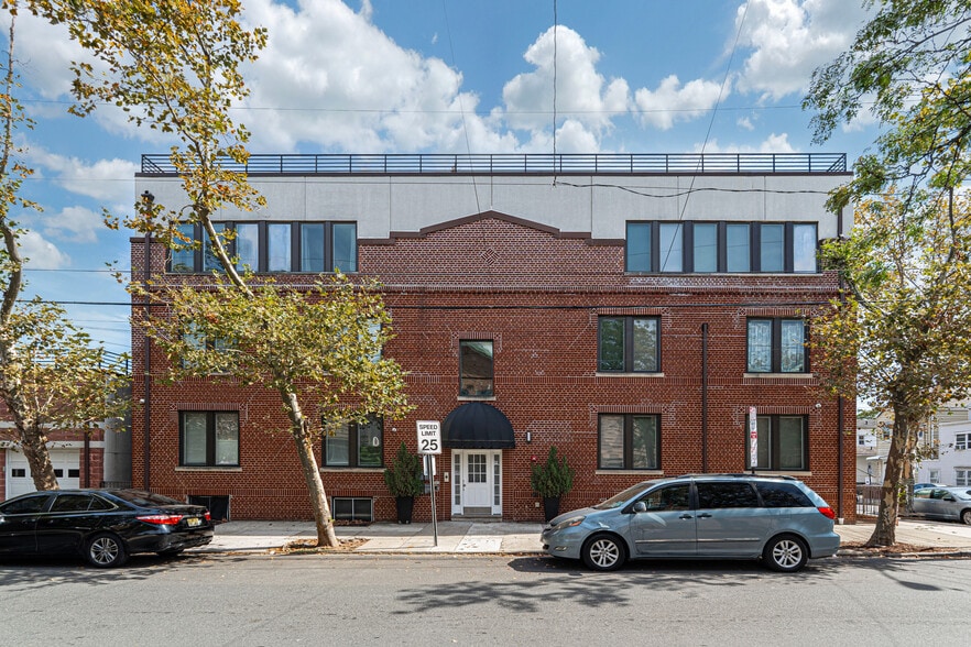 Building Photo - 58 Giles Ave