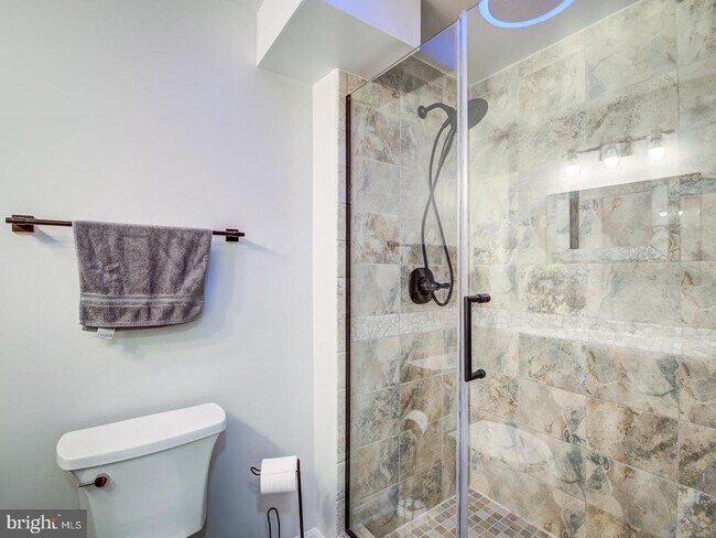 Building Photo - 15744 Beau Ridge Dr