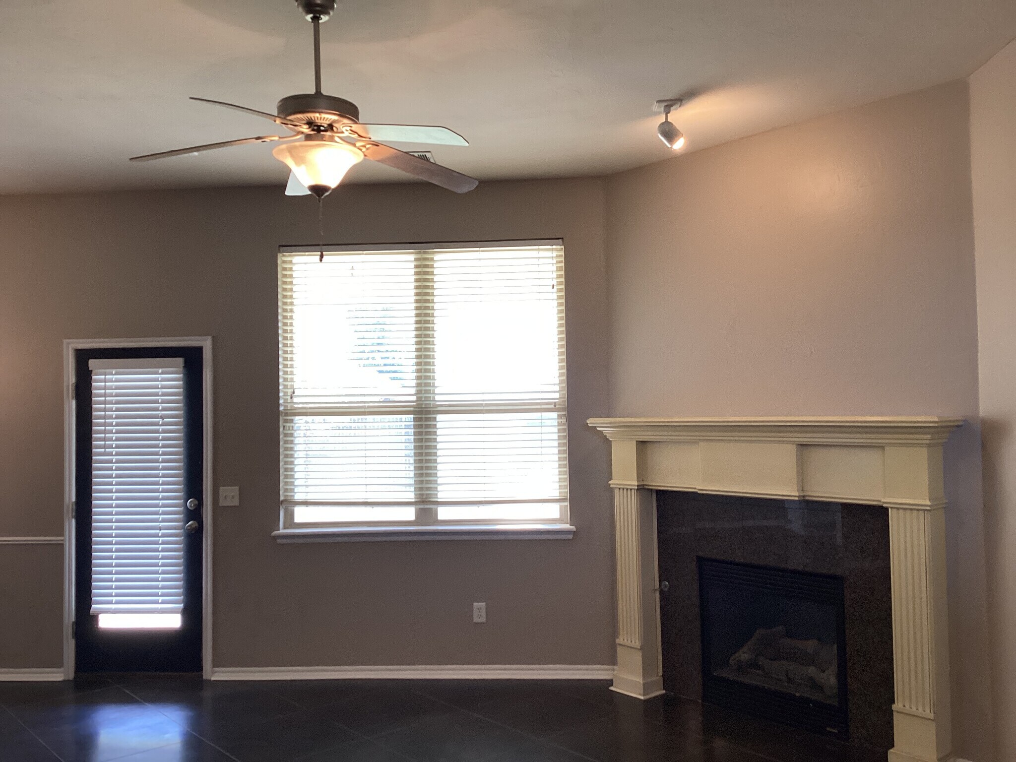 Building Photo - 600 SW 159th Terrace