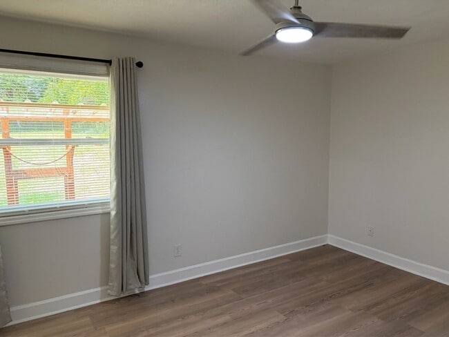 Building Photo - 1484 Van Delia Rd