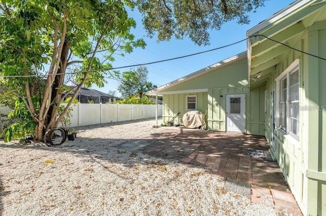 Building Photo - 2676 Martin St