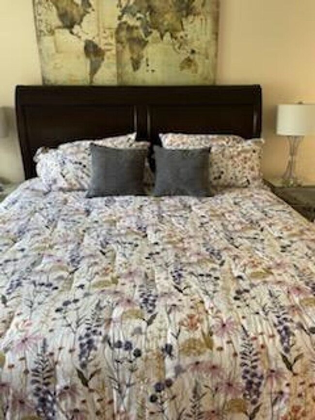 Building Photo - Fully Furnished 3/2 in beautiful Villages Community