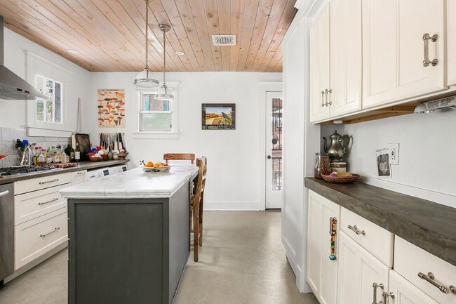 Building Photo - 803 E Ellsworth Ave