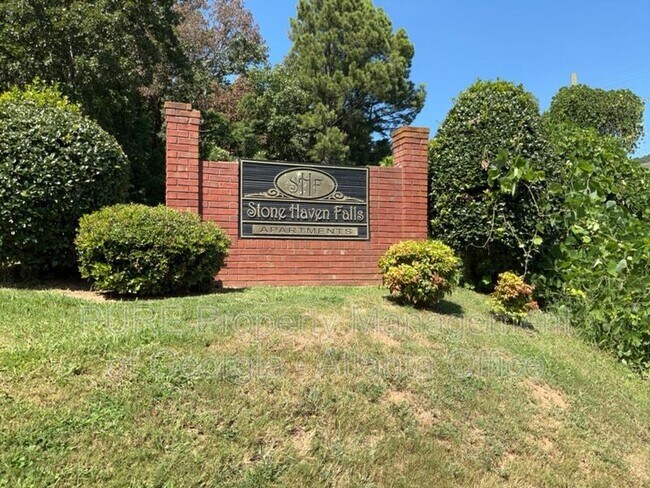 Building Photo - 1706-1706 Stonehaven Cir