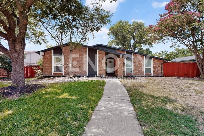 Building Photo - 1527 Cherokee Trail