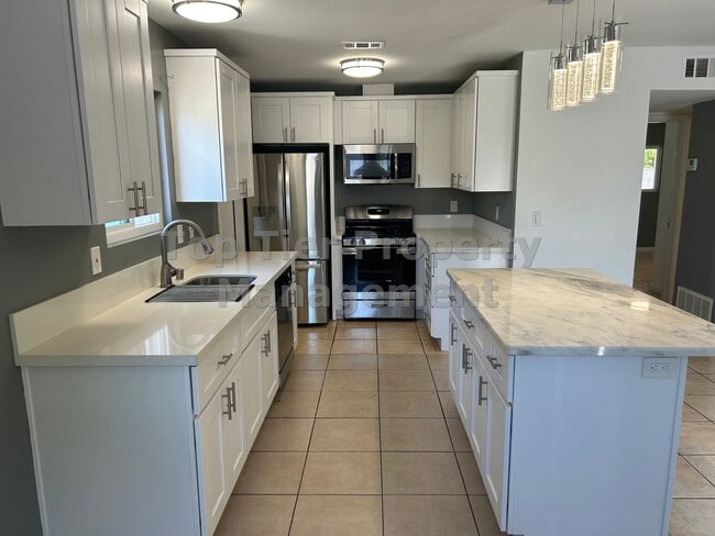 Building Photo - ***Charming 2 bed / 1 bath House in Oceans...