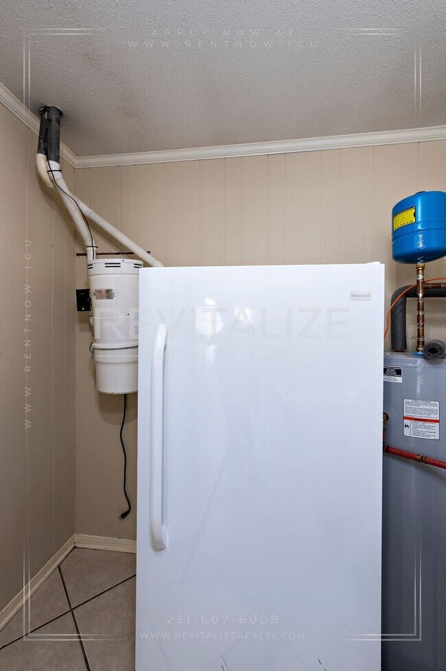 Building Photo - Charming 3 Bed 2 Ba Home Close to Saraland