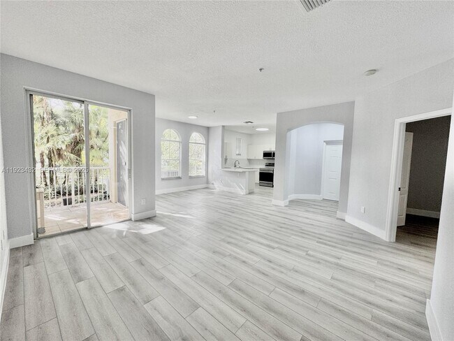 Building Photo - 120 Jacaranda Country Club Dr