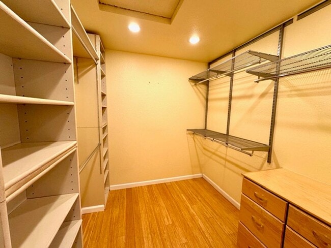 Building Photo - Wonderful 2 story home in Walnut Creek nea...