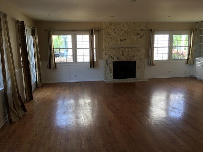 Building Photo - 306 Vintage Ln