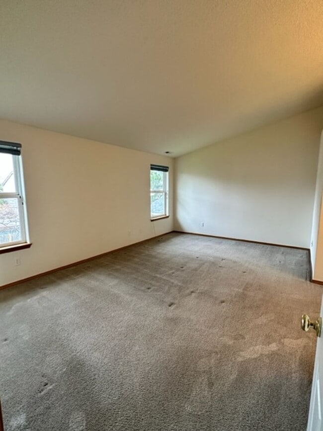 Building Photo - 6707 SE Wrenfield St
