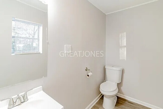 Building Photo - 2821 Snavely Ave SW