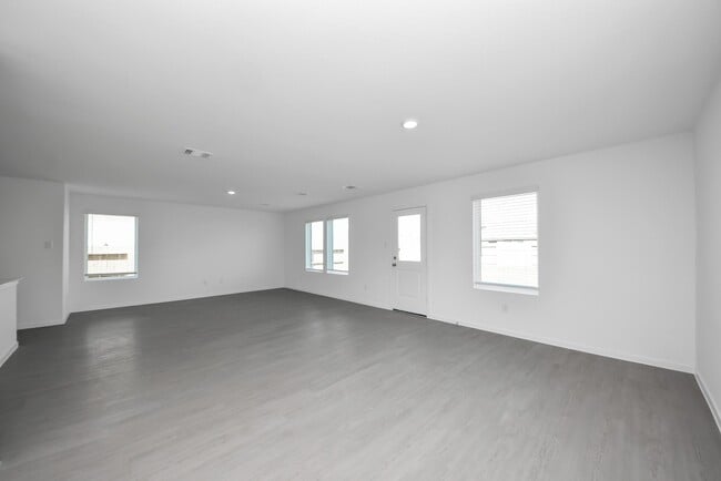 Building Photo - 10410 Birds Nest Dr