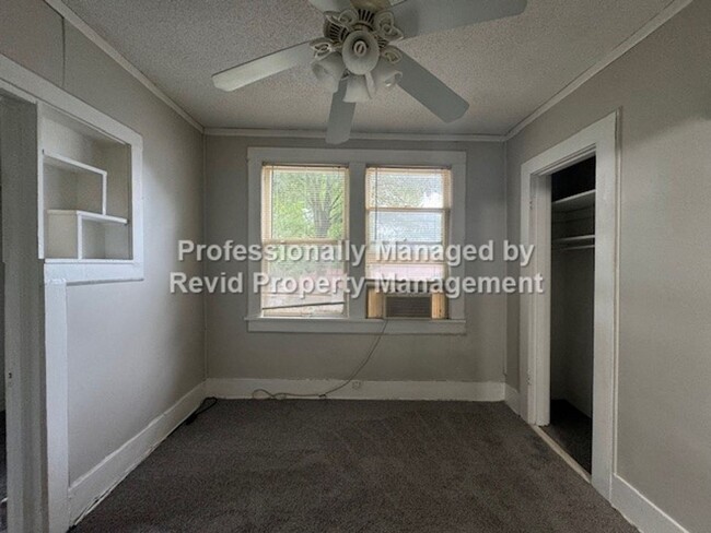 Building Photo - 2 Bed 1 Bath in Midtown!