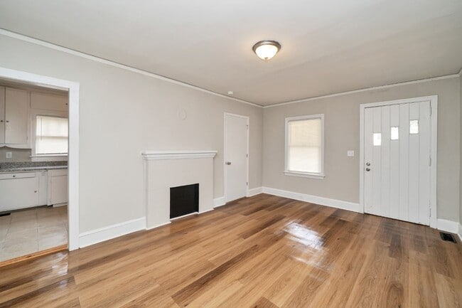 Building Photo - 817 31st Ave E