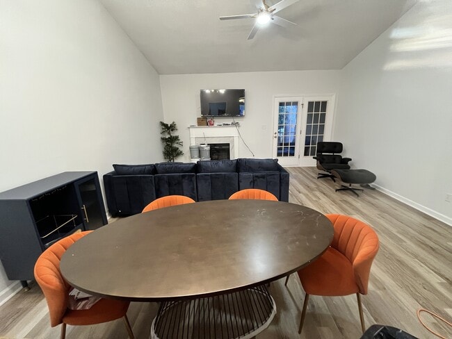 Building Photo - 77 Forest Oaks Dr