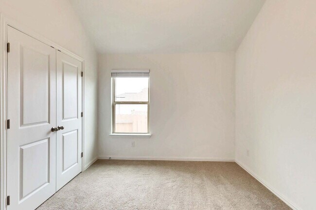 Building Photo - 271 Jefferson Dr