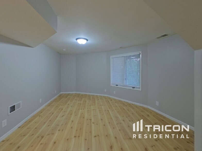 Building Photo - 805 Garrison Ct