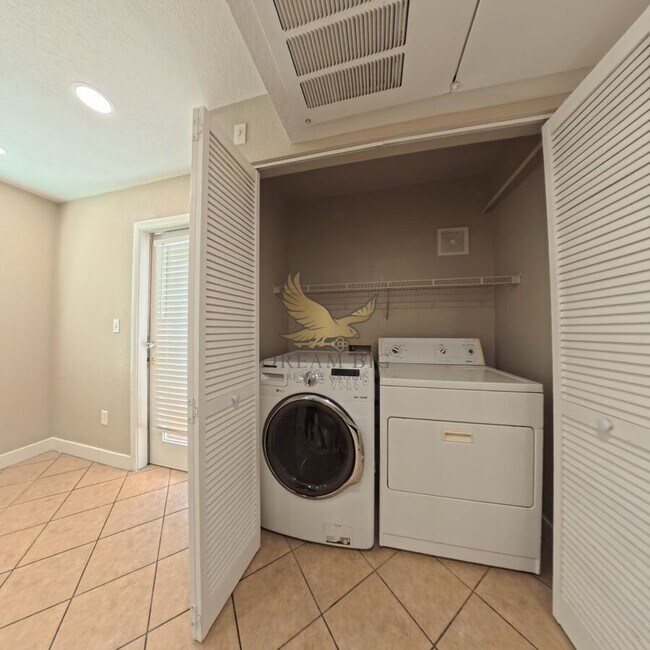 Building Photo - 8101 W Flamingo Rd