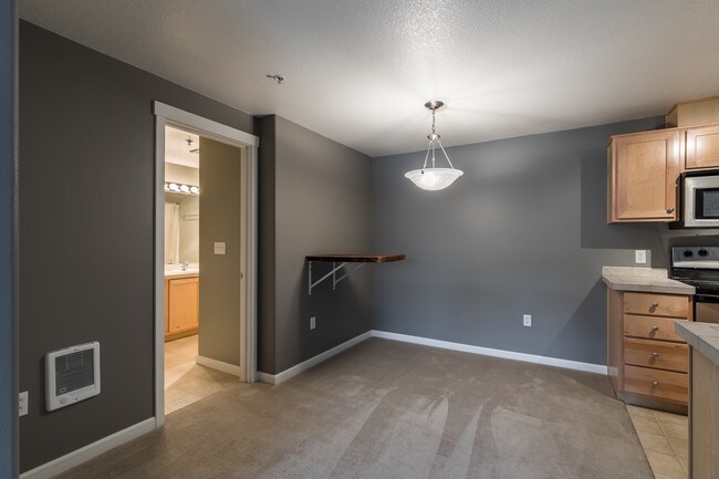 Building Photo - 720 NW 185th Ave