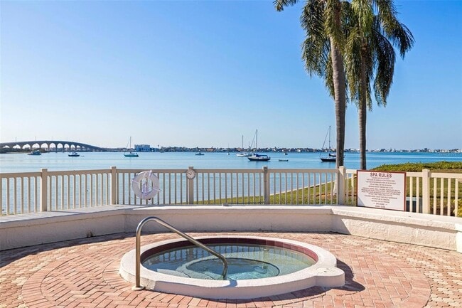 Building Photo - 6365 Bahia Del Mar Blvd S