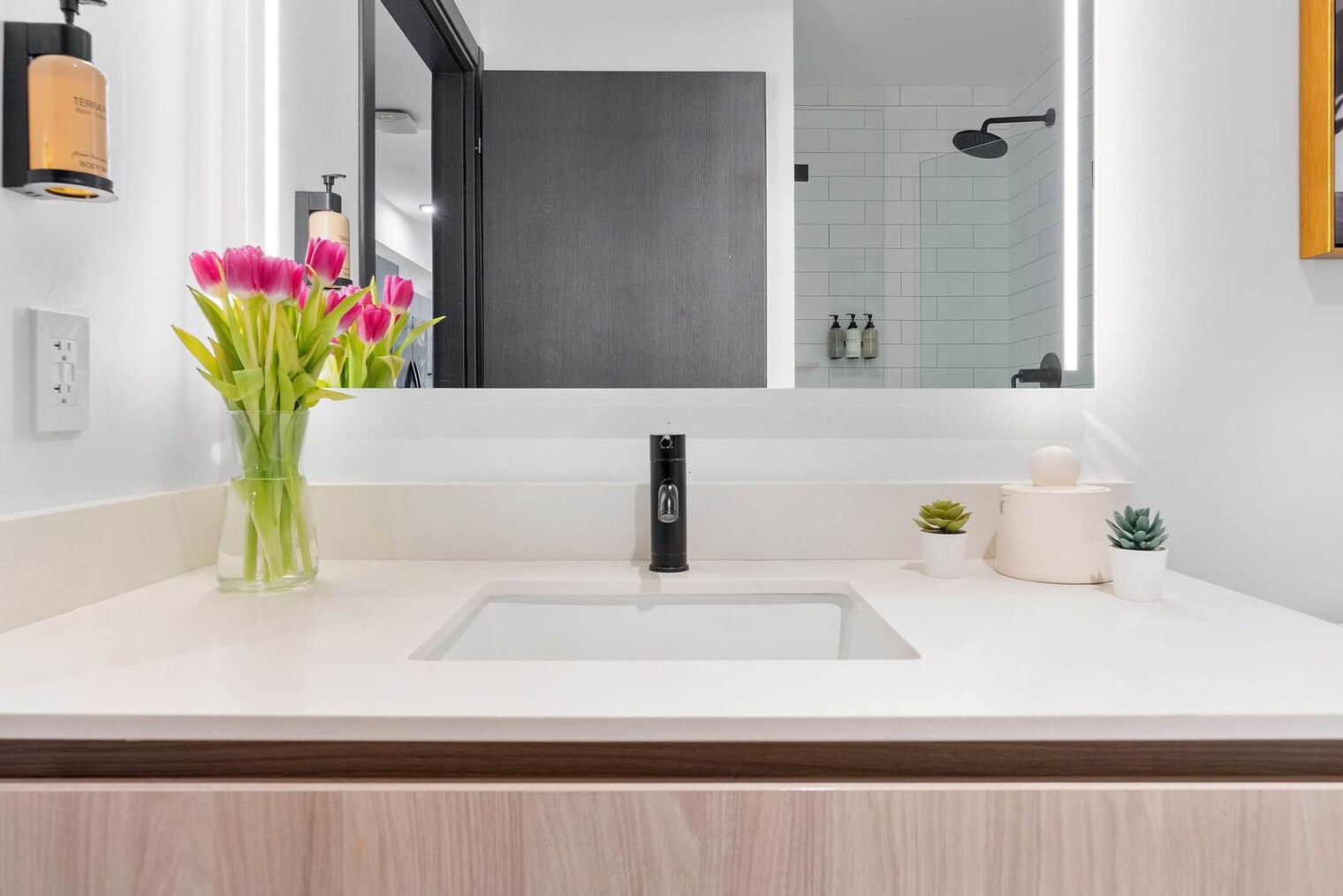 Building Photo - 398 NE 5th St