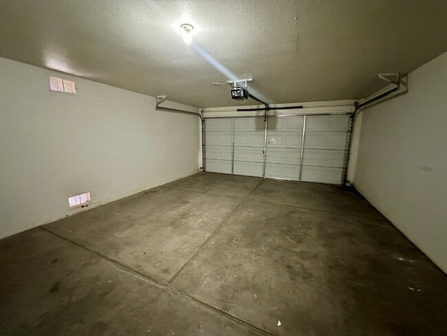 Building Photo - 41841 W Sunland Dr