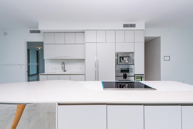 Building Photo - 16901 Collins Ave