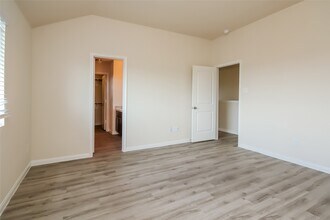 Building Photo - 5815 Northern Oak St